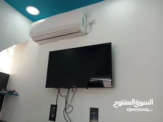  21 أثاث مكتبي وأدوات ومستلزمات للتدريب داتا شو ولوح ذكي، كراسي، طاولات، مكاتب ، نافورة، رفوف، حائط، باب