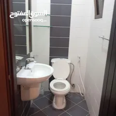  3 خلدا ـ شقه ارضيه فارغه للايجار ـ 200 متر داخلي  200 متر خارجي + حديقه مشجره - كراج خاص
