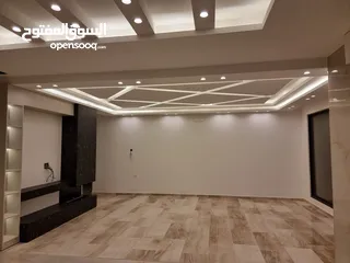  8 بالاقساط شقق فاخرة 220م في دير غبار – إطلالة – تدفئة تحت البلاط – تشطيب فيلل