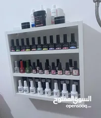 17 رفوف خشب شاشه ومطبخ وحمام وديكور حائط وستاند مكياج وجلاتين وغيره