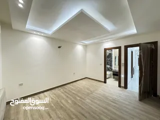  26 شقة طابق شبه ارضي للبيع مساحة 200م مع ترس وحديقه وكراج 250م بأجمل مناطق خلدا (مشروع 114