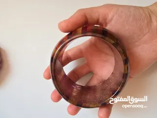  8 اساور زجاجية ملونة جميلة كبيرة