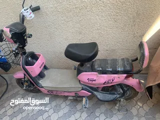  2 دارجة شحن للبيع بالبصرة زبير شغالة سريعة 4بطاريت جدد العقل جديد هورن لايت امامي بك لايت  اشاير يمنه