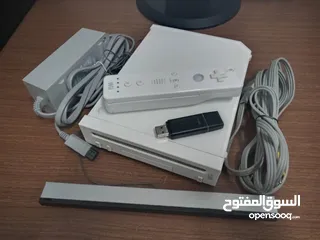  1 Nintendo Wii / Mini معدل مع بكج العاب 5000 لعبة