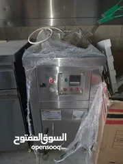  1 عدة مطعم شاورما للبيع بسعر مميز جدا العدة مستخدمة اشي بسيط