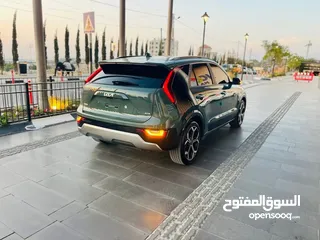  2 كيا نيرو هايبرد 2023 الاضافات الكاملة باللون المميز