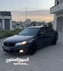  4 Kia للبيع للتواصل عبر الرقم