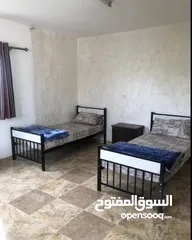  8 منزل منعزل مع حديقة فواكه 3 غرف صاله مجلس بلكون مطبخ مجهز مواقف سيارات