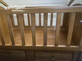  4 غرفة نوم + تخت بيبي