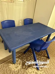  1 طاولة اطفال و3 كراسي