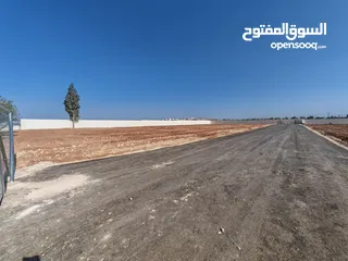  7 مشروع ريف كومباوند في ام العمد قرب طريق المطار جسر مادبا، قطع اراضي داخل التنظيم سكن ريفي منطقة فلل