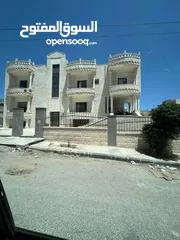  8 فيلا بمساحة 1000 متر مربع اربد / ايدون تم عرضها للبيع بالمزاد العلني