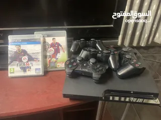  1 بلايستيشن 3  مع fifa 14 و15 واربع ريموتات