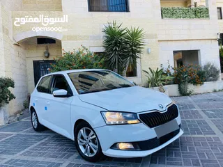  2 سكودا فابيا اوتماتك ترخيص 2021  السيارة بحالة فوق الممتازة الله يبارك لصاحب النصيب ..