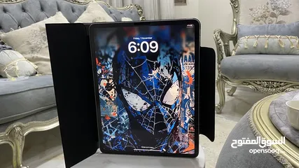  2 iPad Pro (12.9-inch) (6th generation)