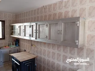  1 مطبخ المنيوم قديم و لكن بحالة جيده للبيع