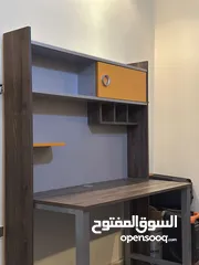  4 مكتب وطاولة