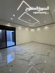  1 شقة شبه ارضي مع ترسات سوبر ديلوكس باجمل مناطق الجبيهة