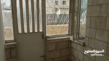  1 شقة فارغة للايجار