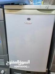  1 فريزر صغير بحاله الوكاله للبيع