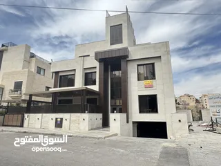  1 شقة روف باطلالة مميزة مساحة بناء 155م داخلي و 165م ترس بسعر مميز في عبدون
