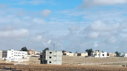  14 بيت عالعظم للـــــــــــبيــــــع:-  العنـــــــوان:- المفرق/ سما السرحان/الحي الجنوبي.   المنزل من