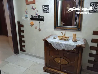  5 230 Meter Apartmant in Thuhair - شقة 230 متر منطقة هادئة في الظهير