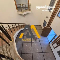  3 منزل للايجار حي صنعاء 300 متر موقع مميز مكون من طابقين
