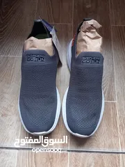  7 حذاء سهل الارتداء ماركة سكيتشر فيتنامي الصنع أصلي  قياس 42 لون سكني  go run للبيع skechers go runk