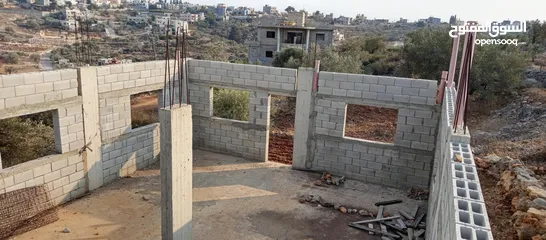  6 قطعة ارض مع بيت عظم للبيع