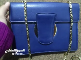  9 Salvatore Ferragamo bag made of soft leather, made in Italy  حقيبة سلفاتوري فيراغامو مصنوعة من الجلد