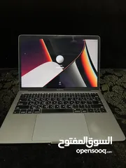  1 Apple macbook pro i5 256gb