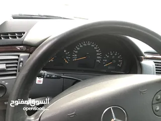  4 مرسيدس E240 جمرك نضيفة جدًا محرك سعة  6V موديل 2000 ماشيه  215 الف كيلو بالضمانه وكربون موجود بالكشف