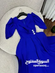  6 فستان سهرة نسائي متوفر باللونين الاحمر والازرق.