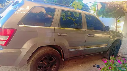  3 جيب شيروكي ليمتد للبيع موديل 2007 فحص جيد خلفي قصعات امامي ماتور 4700cc  منتهي ترخيص صحتها كويسه