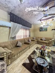  1 كورنر اماراتي خليجي مريح لغرفة جلوس او معيشه بلون عسلي مميز السعر 130 دينار السعر قابل للتفاوض