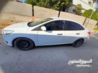  2 فورد فوكس 2015 لون ابيض عادي