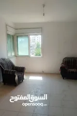  3 شقه للبيع عمارة اربع طوابق مصعد عمر البناء18سنه مفرق شارع المحكمه وللارسال
