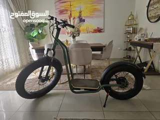  1 سكوتر كهربائي