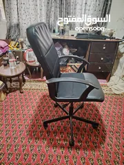  6 مكتب + كنبتين + استناند احترافي + اناره + طاولات خشب + مكنسة كهربا للبيع بسعر حرررق