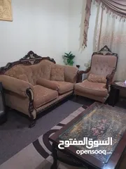  3 كنب وطقم طاولات وسجادة وبرادي للبيع