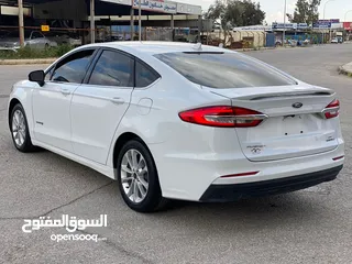  17 Ford fusion Hybrid 2019 SE (Clean title)