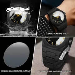  6 الساعة الترند الكاملة بالسواد – والبياض بارقام عربية أنيقة تضيف لمسة تراثية رقمية .