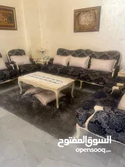 3 طقم ضيوف فرنسي 8 مقاعد للبيع بحاله ممتازه مع طاولات رخام
