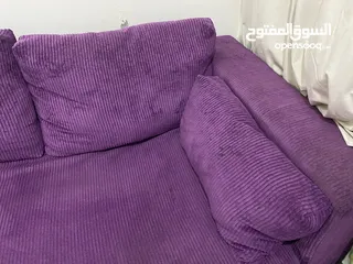  3 couch with 3 big pillows