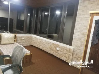  23 شقة طابق ارضي سوبر ديلكوس كما يوجد غرف مفروشة لطلاب الطب قرب مستشفى السلط الجديد