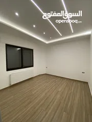  22 شقة فاخرة شبة ارضية 250م داخلي و 200م خارجي في اجمل مناطق طريق المطار قرية النخيل 4 غرف نوم 2 ماستر