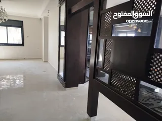  12 للايجار شقه مقابل المقاطعه في الارسال قرب جامعة القدس