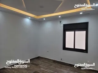  4 الظهير شقه من فيلا فارغة مميزة للإيجار 220م²