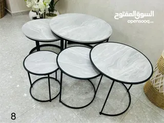  4 طاولات مودرن متداخلة عملية وأنيقة  متوفرة بعدة تصاميم عصرية: خشب طبيعي بنقشة باركيه مميزة.